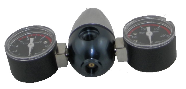 CO2 pressure regulator fitted with low and high pressure gauge